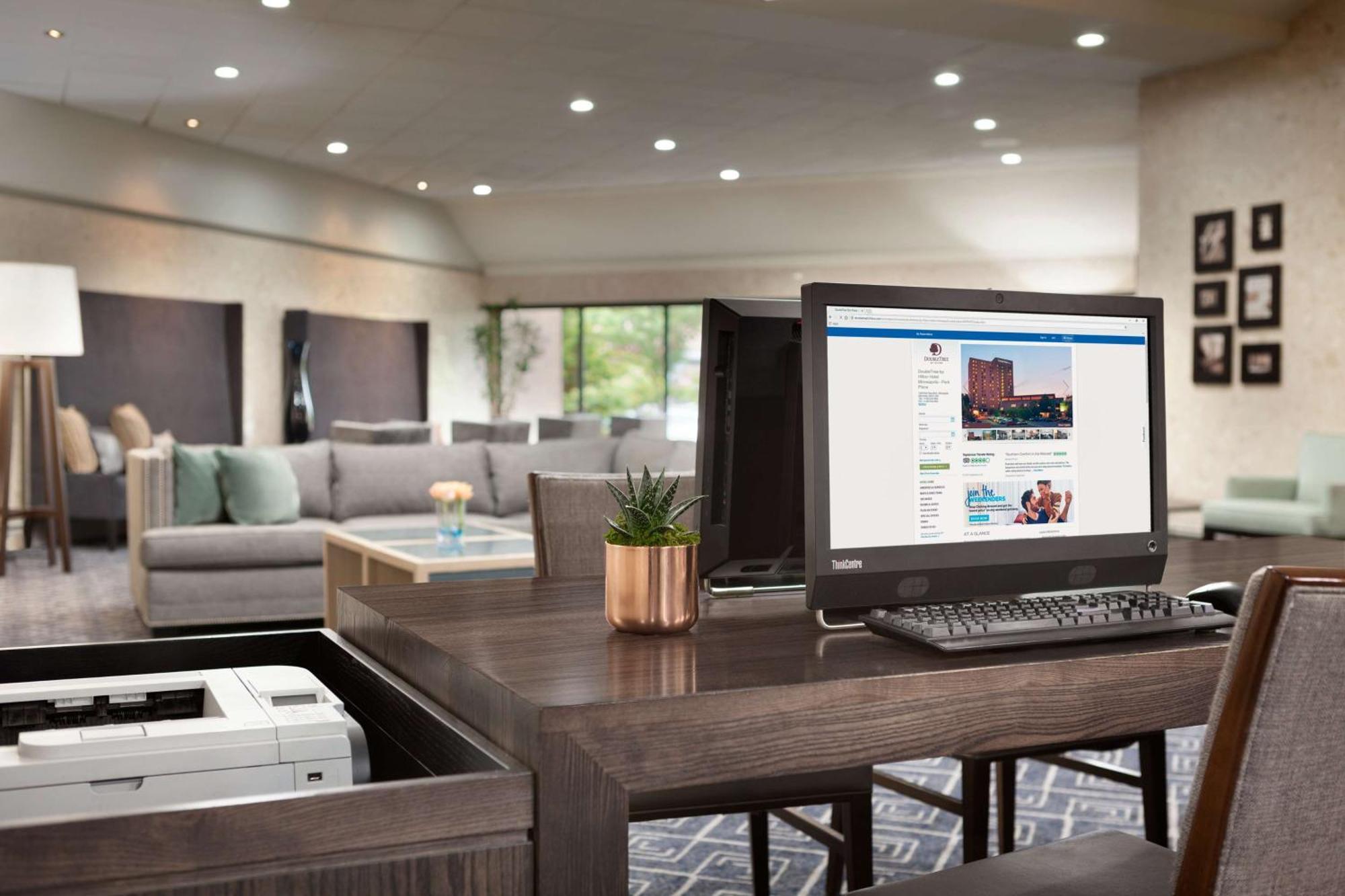 Doubletree By Hilton Minneapolis Park Place Saint Louis Park Extérieur photo