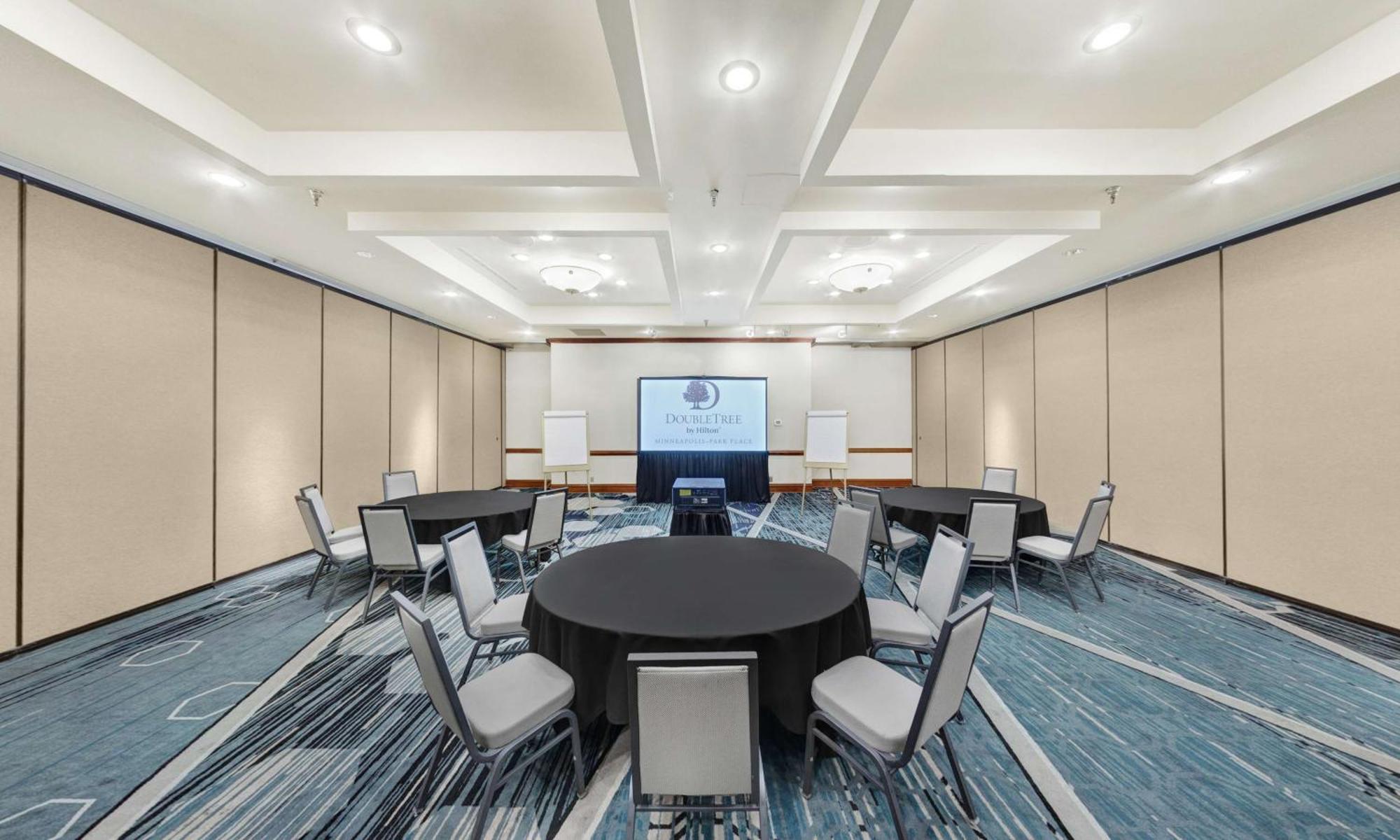 Doubletree By Hilton Minneapolis Park Place Saint Louis Park Extérieur photo