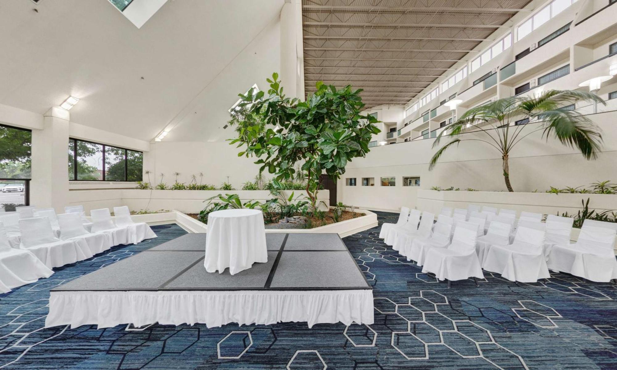 Doubletree By Hilton Minneapolis Park Place Saint Louis Park Extérieur photo