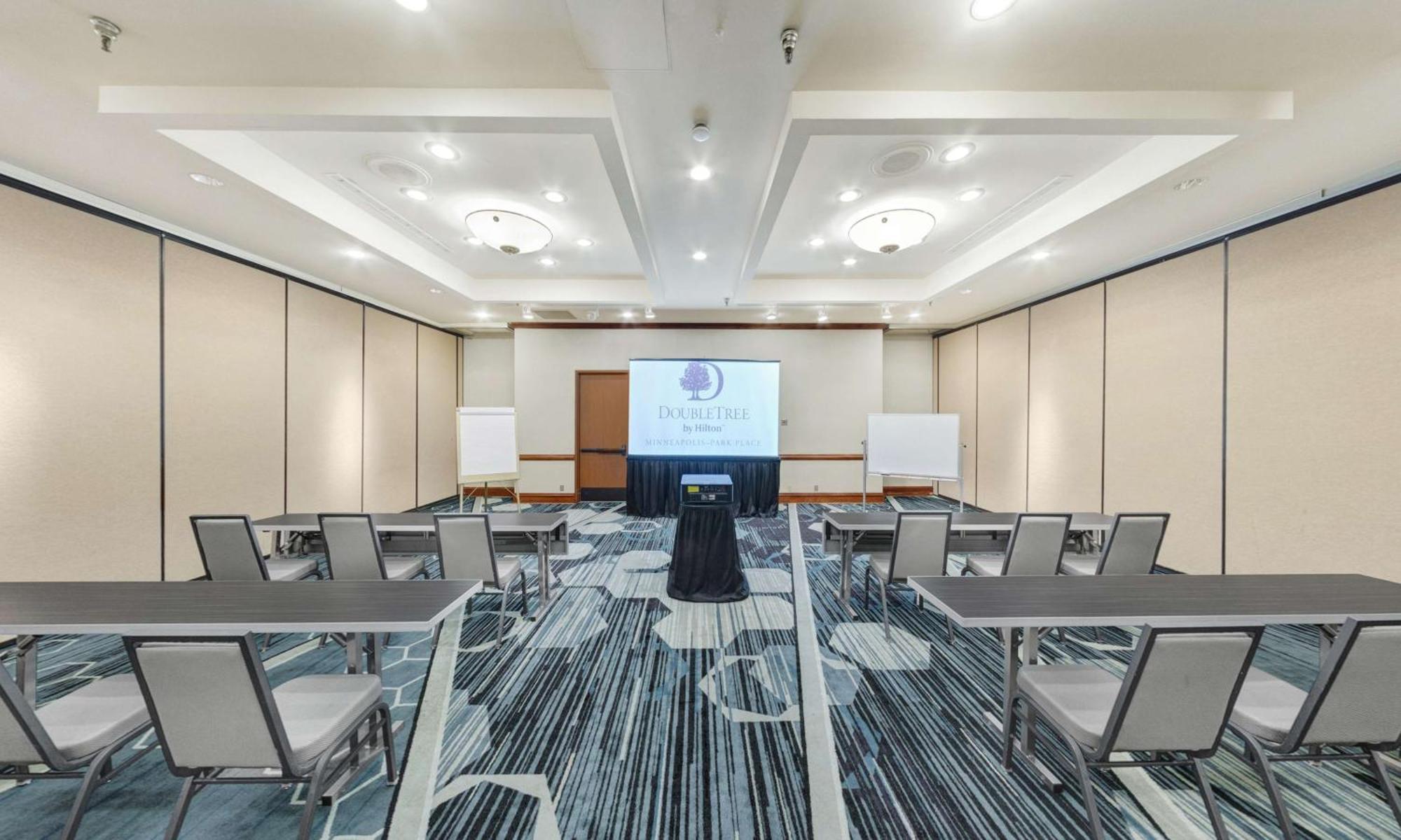 Doubletree By Hilton Minneapolis Park Place Saint Louis Park Extérieur photo