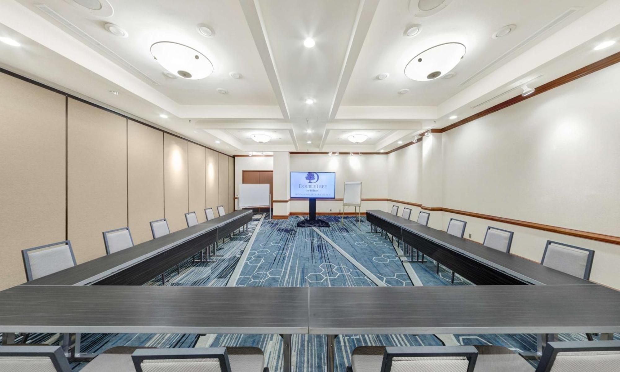 Doubletree By Hilton Minneapolis Park Place Saint Louis Park Extérieur photo