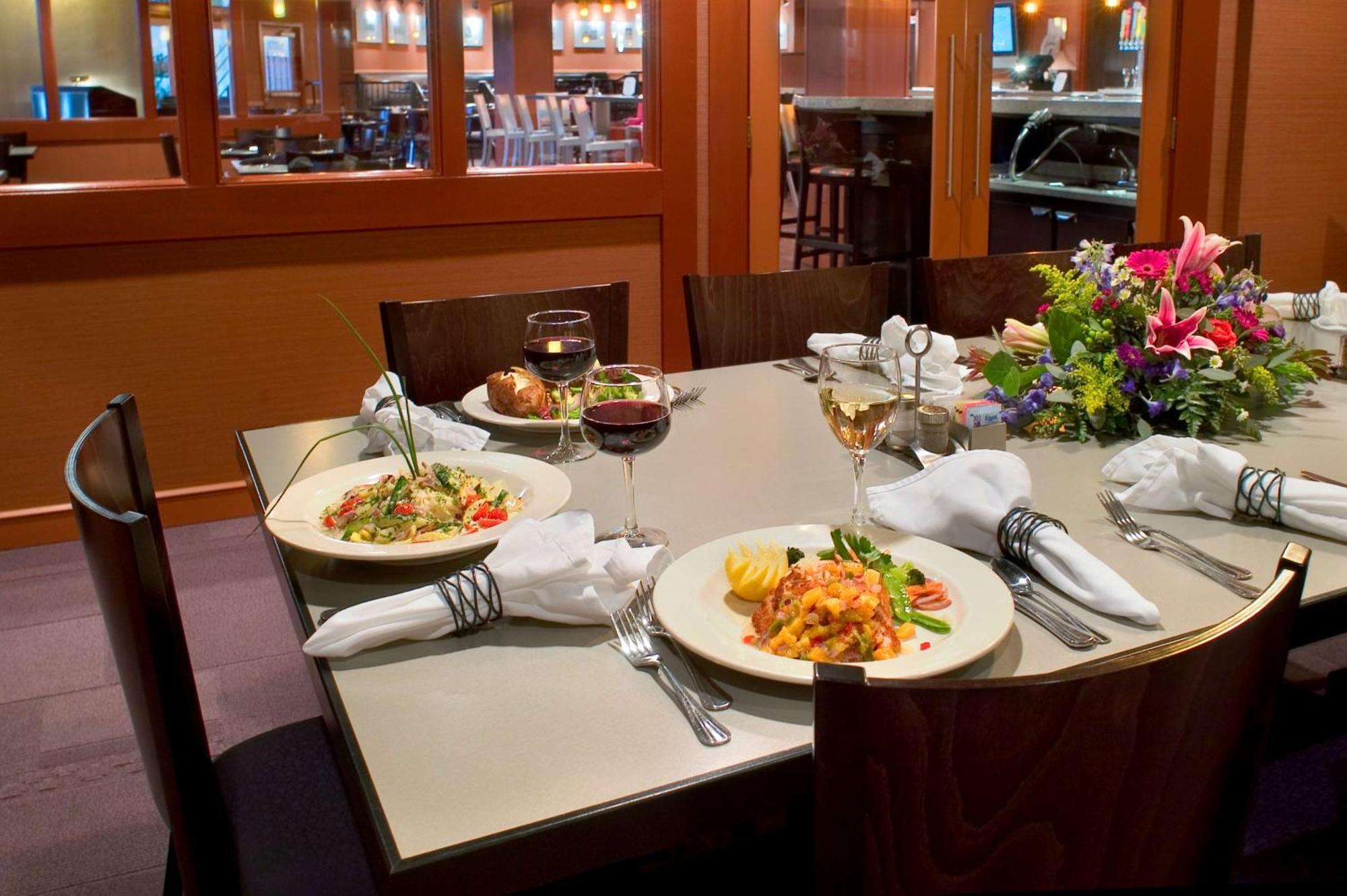 Doubletree By Hilton Minneapolis Park Place Saint Louis Park Restaurant photo