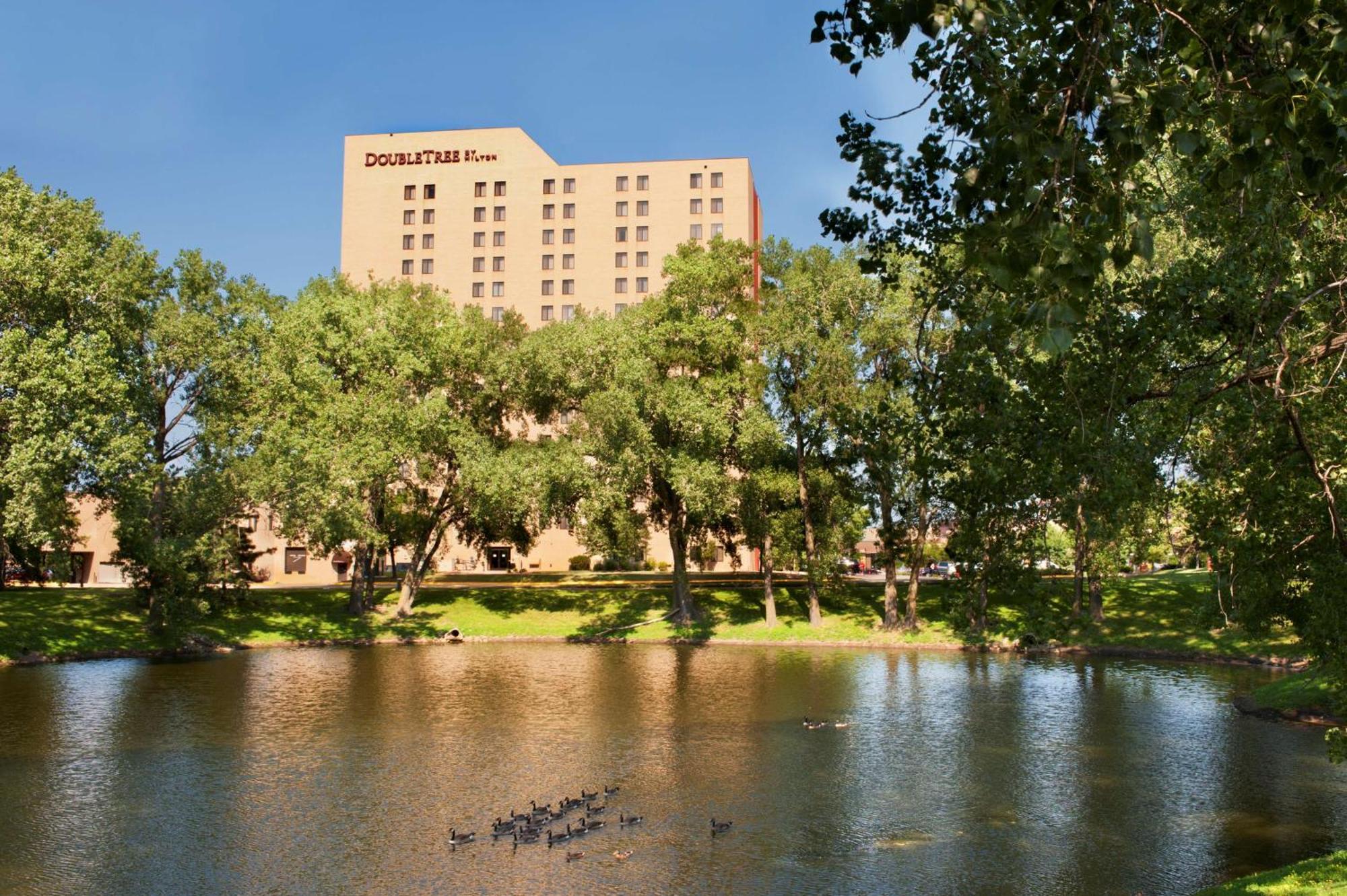 Doubletree By Hilton Minneapolis Park Place Saint Louis Park Extérieur photo
